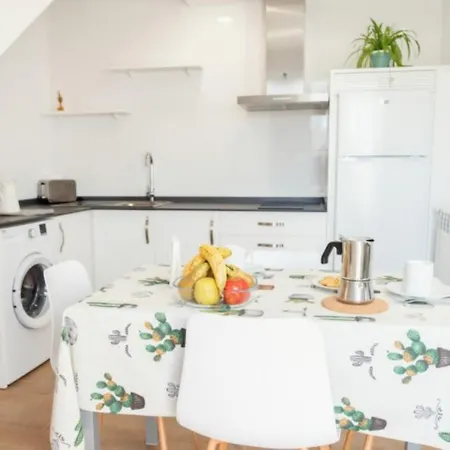 2 Bedrooms 8951 * Udalla