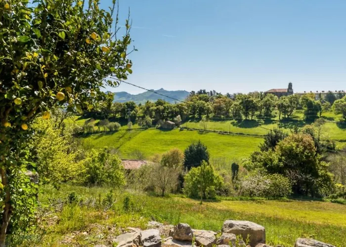 2 Bedrooms 8951 Udalla