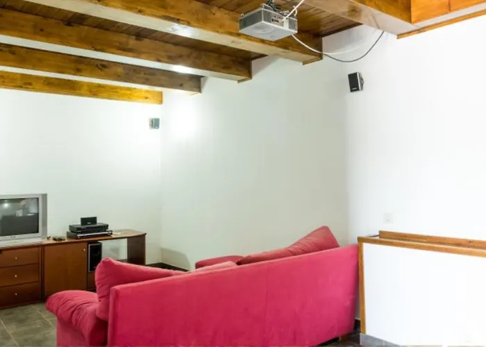 2 Bedrooms 8951 * Udalla